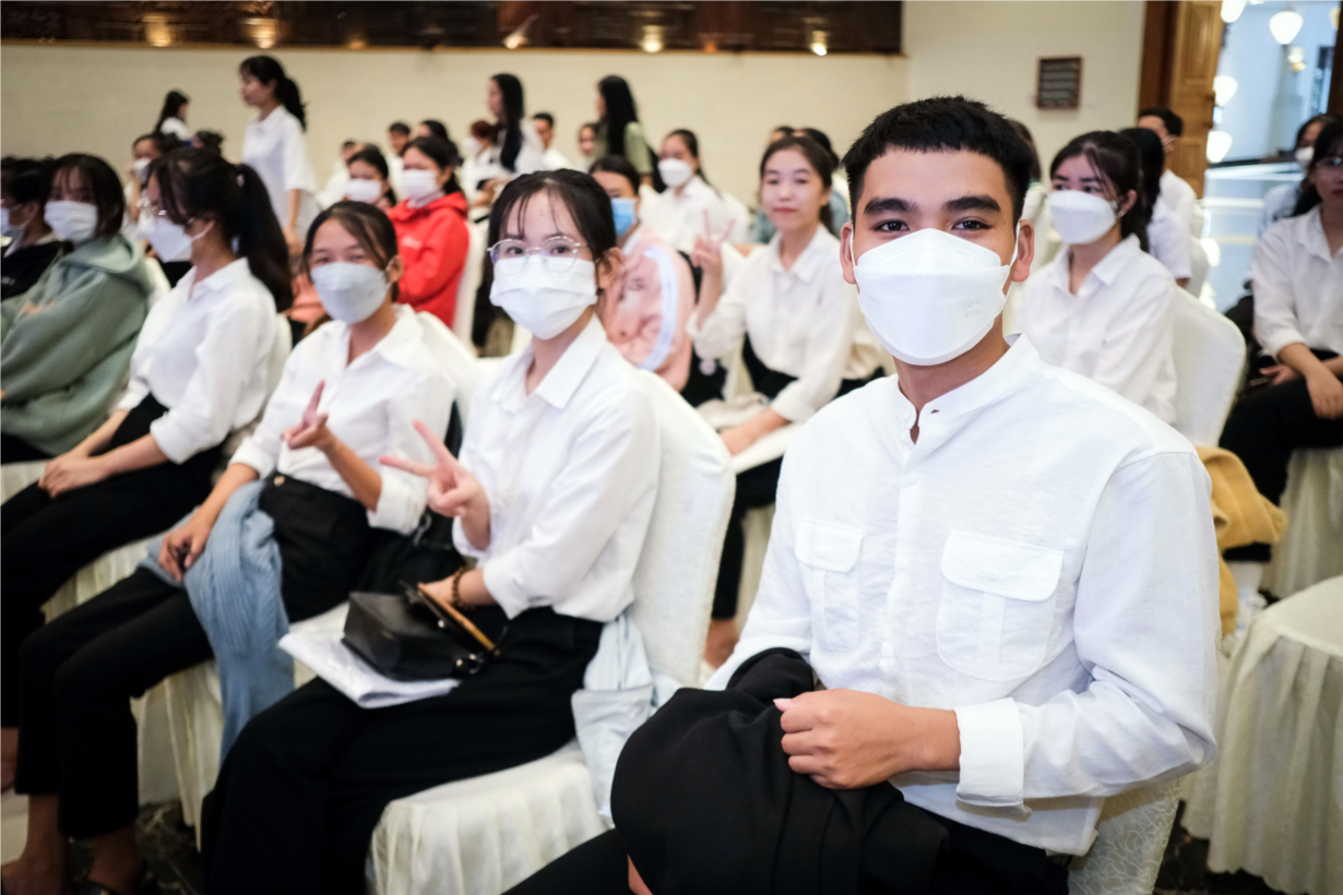100 tân sinh viên nghèo tỉnh Quảng Nam và thành phố Đà Nẵng nhận học bổng 